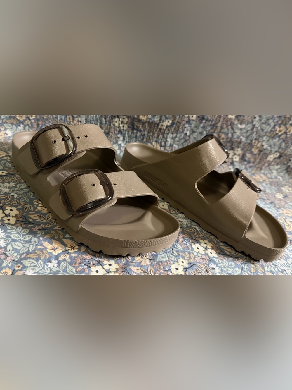 Arizona Big Buckle EVA in Color Gray Taupe